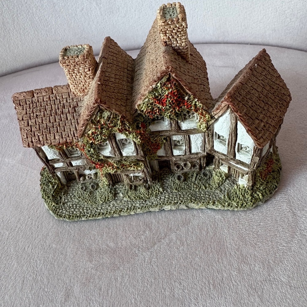 David Winter Cottage Apothecary’s Shop